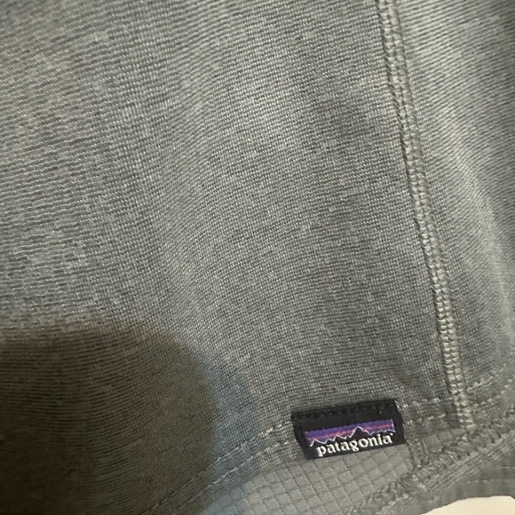 Patagonia Men's Dark Gray Swim Rash Guard - Picture 6 of 9